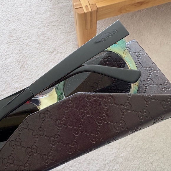 Gucci Sunglasses and Logo Case - Picture 9 of 9